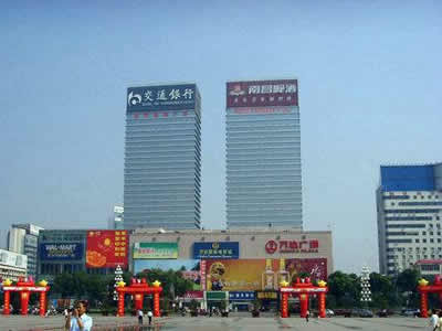 买房如何选选小区，选开发商。